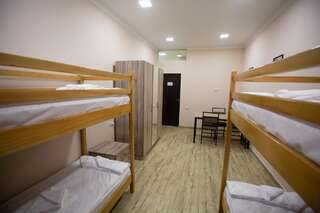 Хостелы Home Hostel Ереван Кровать в общем номере для мужчин с 4 кроватями-1