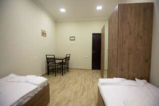Хостелы Home Hostel Ереван Бюджетный двухместный номер с 2 отдельными кроватями-3