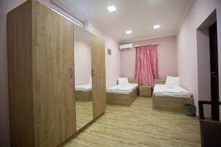 Хостелы Home Hostel Ереван Бюджетный двухместный номер с 2 отдельными кроватями-6