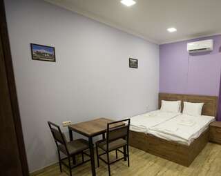 Хостелы Home Hostel Ереван Двухместный номер Делюкс с 1 кроватью или 2 отдельными кроватями-2